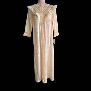 Vintage Barbizon Nightgown Womens Petite Maxi Ruffle Lace Trim Made USA 70s 80s